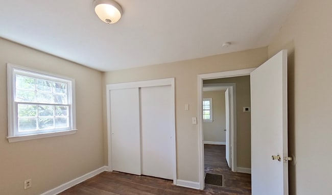 1930 Wayne Ln in Fayetteville, NC - Foto de edificio - Building Photo