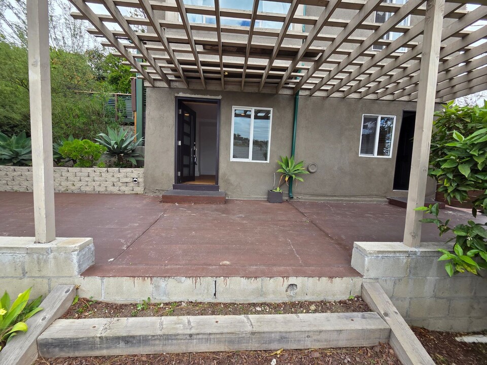 1350 Echo Park Ave in Los Angeles, CA - Building Photo