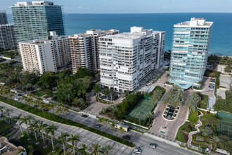 Bal Harbour 101 in Bal Harbour, FL - Building Photo - Building Photo