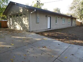 431 Manzanita Ln in Redding, CA - Building Photo - Building Photo