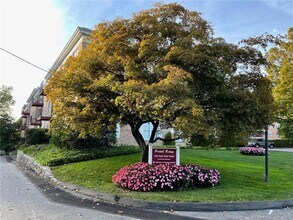 140 Field Point Rd in Greenwich, CT - Building Photo - Building Photo