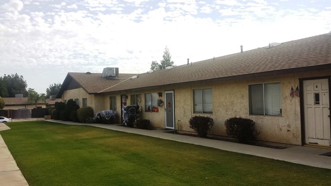 2515 Westholme Blvd in Bakersfield, CA - Building Photo - Building Photo