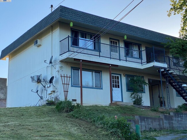 17 Raggio Rd in Jackson, CA - Building Photo - Building Photo