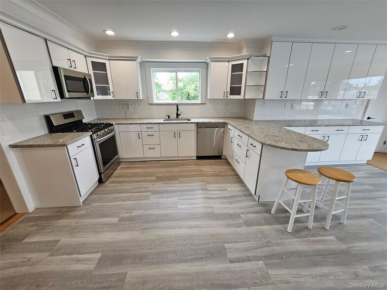 357 Hicksville Rd in Bethpage, NY - Building Photo