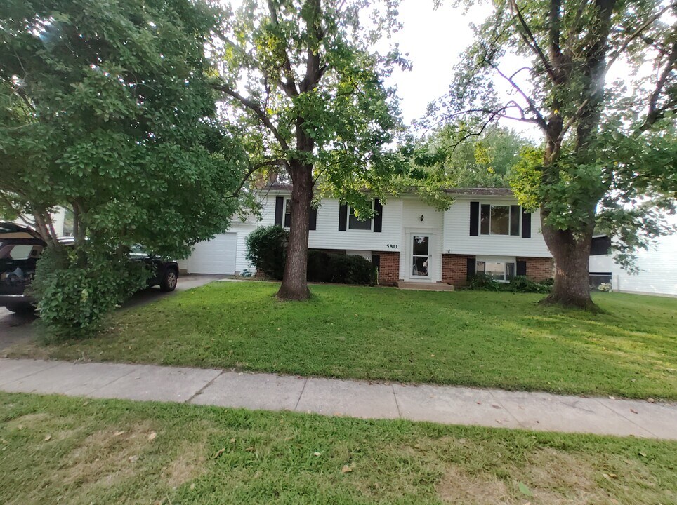 5811 Heming Ave in Springfield, VA - Building Photo