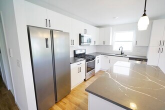728 Seaport Dr in Elizabeth, NJ - Building Photo - Building Photo