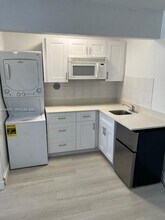 130 Golden Isles Dr in Hallandale Beach, FL - Building Photo - Building Photo