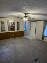 24616 Crowe Rd in Borden, IN - Foto de edificio - Building Photo