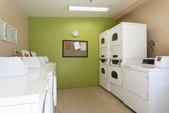 The Edison Apartments in Tucson, AZ - Building Photo - Interior Photo