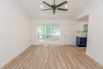 12811 Sandy Hook Dr in Houston, TX - Building Photo - Building Photo