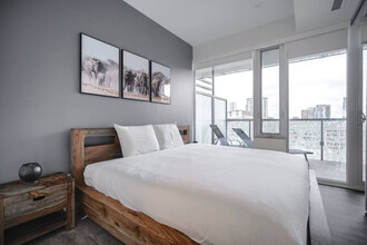 7 Grosvenor St in Toronto, ON - Building Photo - Building Photo