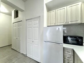 181 Gerrard St E in Toronto, ON - Building Photo - Building Photo