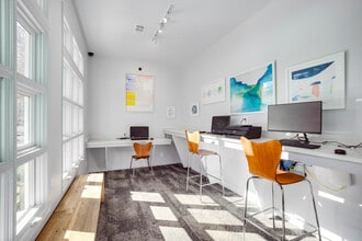 Windsor at Fairlakes in Fairfax, VA - Foto de edificio - Interior Photo