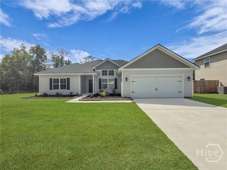 1039 Meloney Dr in Hinesville, GA - Building Photo