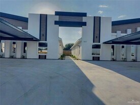 705 N Emerald Ave, Unit 3 in Edinburg, TX - Building Photo