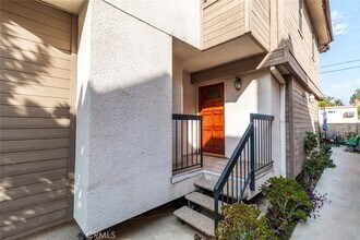 514 N Isabel St in Glendale, CA - Foto de edificio - Building Photo