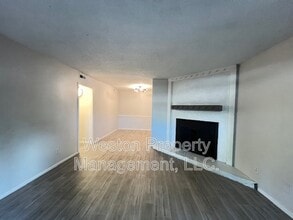 6032 Northwest Expy in Warr Acres, OK - Building Photo - Building Photo