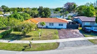6815 SW 134th Ct in Miami, FL - Building Photo