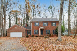 812 Duffy Ct in Matthews, NC - Building Photo