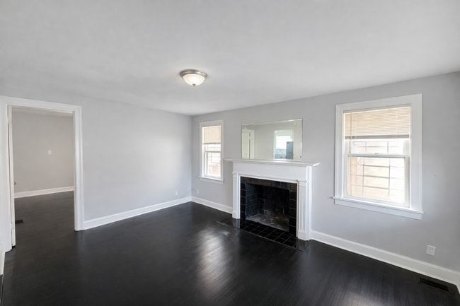 1908 W Market St in Louisville, KY - Building Photo - Building Photo