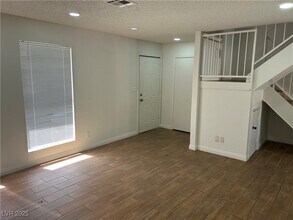 3937 S Torrey Pines Dr in Las Vegas, NV - Foto de edificio - Building Photo