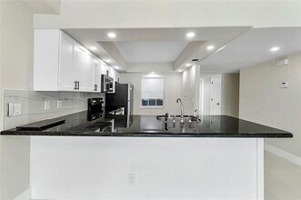 605 Oaks Dr in Pompano Beach, FL - Building Photo - Building Photo