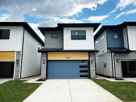 Logan Square in Magnolia, TX - Building Photo