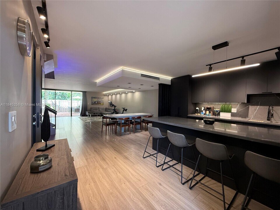 20554 NE 6th Ct in Miami, FL - Building Photo
