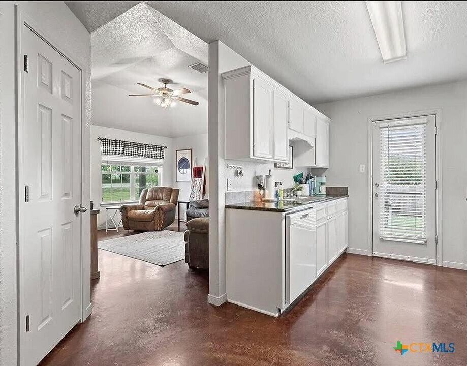 3749 W Amity Rd in Salado, TX - Building Photo