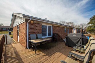 1030 Maywood Dr in Vinton, VA - Building Photo - Building Photo