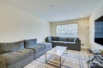 27 Edinburgh Ct in Edison, NJ - Building Photo - Building Photo