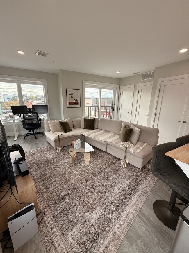 206 Old Colony Ave, Unit 301