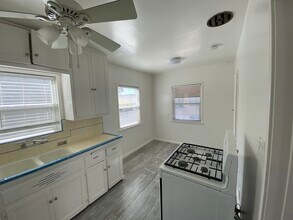 152 Ximeno Ave, Unit C in Long Beach, CA - Building Photo - Building Photo