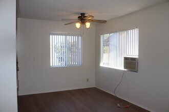 2740 E De Soto St, Unit 3 in Long Beach, CA - Building Photo - Building Photo