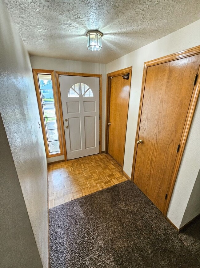 1097 Summer Breeze Dr N in Keizer, OR - Building Photo - Building Photo