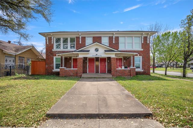 2020 W 10th St in Dallas, TX - Building Photo