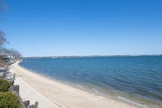 100 W Shore Dr in Southold, NY - Building Photo - Building Photo
