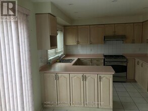 54 Hollybush St in Brampton, ON - Building Photo - Building Photo