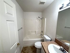 448 Comstock Ave in Pahrump, NV - Foto de edificio - Building Photo