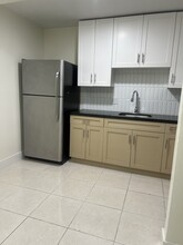 261 NW 42nd St, Unit 2 in Oakland Park, FL - Building Photo - Building Photo