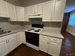 15 Stearns Rd, Unit 4 in Brookline, MA - Building Photo - Building Photo