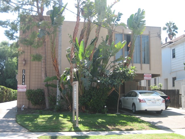 15114 Dickens St in Sherman Oaks, CA - Building Photo - Building Photo