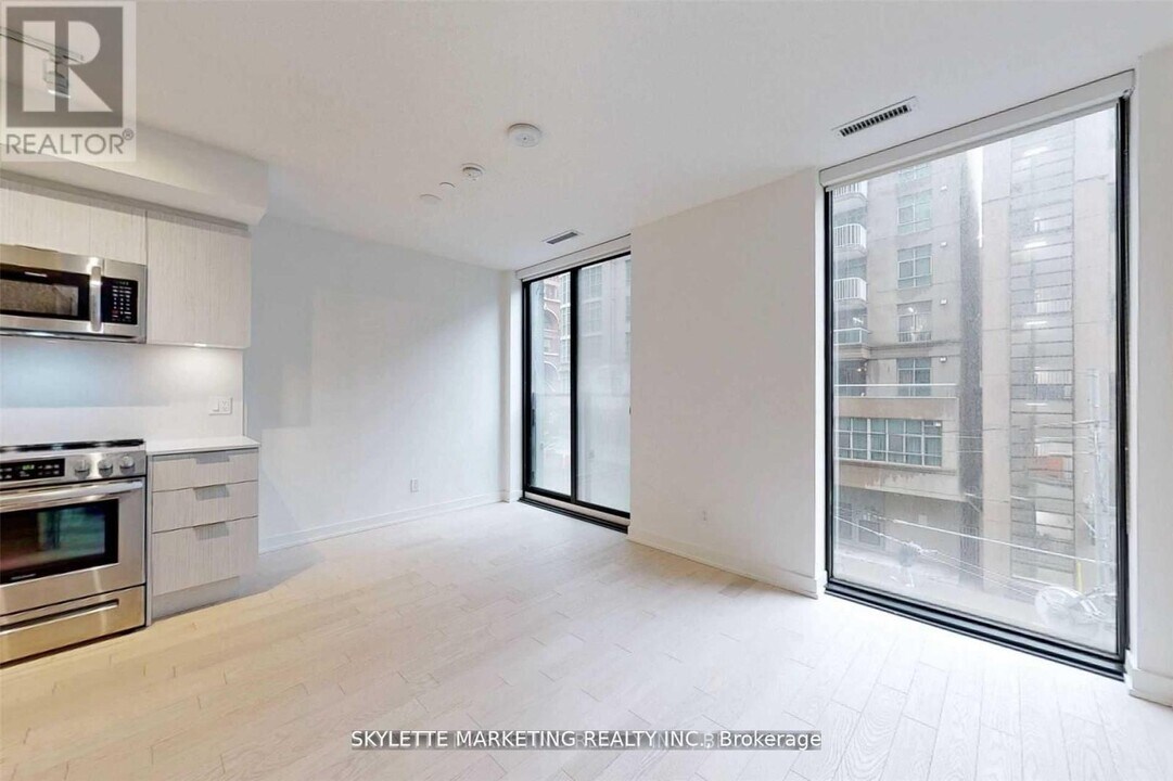 25-425 Richmond St E in Toronto, ON - Building Photo
