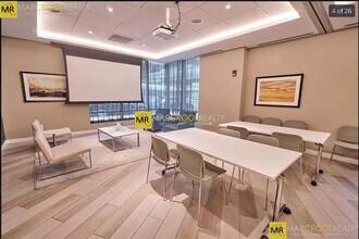 89 Fenwood Rd, Unit 907 in Boston, MA - Foto de edificio - Building Photo
