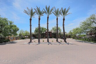 5401 E Van Buren St in Phoenix, AZ - Building Photo - Building Photo