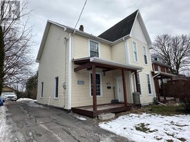 173 Prospect St in Newmarket, ON - Building Photo