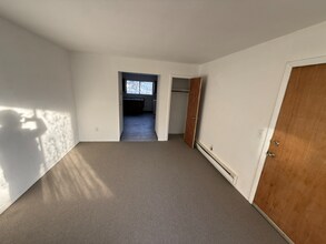 67 Dallas Terrace, Unit Apt. #9 in Waterbury, CT - Building Photo - Building Photo