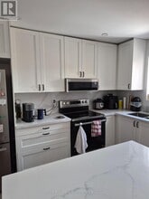 28 Royal Cedar Ct in East Gwillimbury, ON - Building Photo - Building Photo