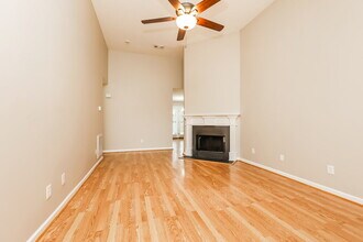 820 Thomas Bay Ct in Nashville, TN - Foto de edificio - Building Photo