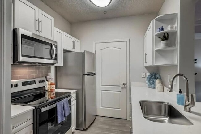 property at 2900 Pharr Ct S Northwest